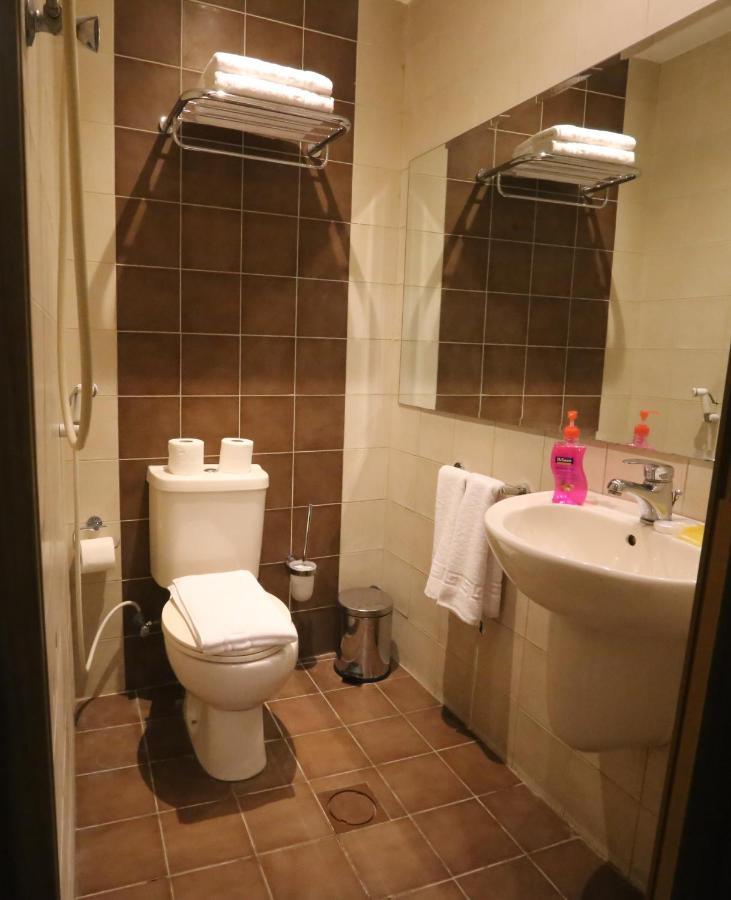 Riviera Hotel Amman Ngoại thất bức ảnh