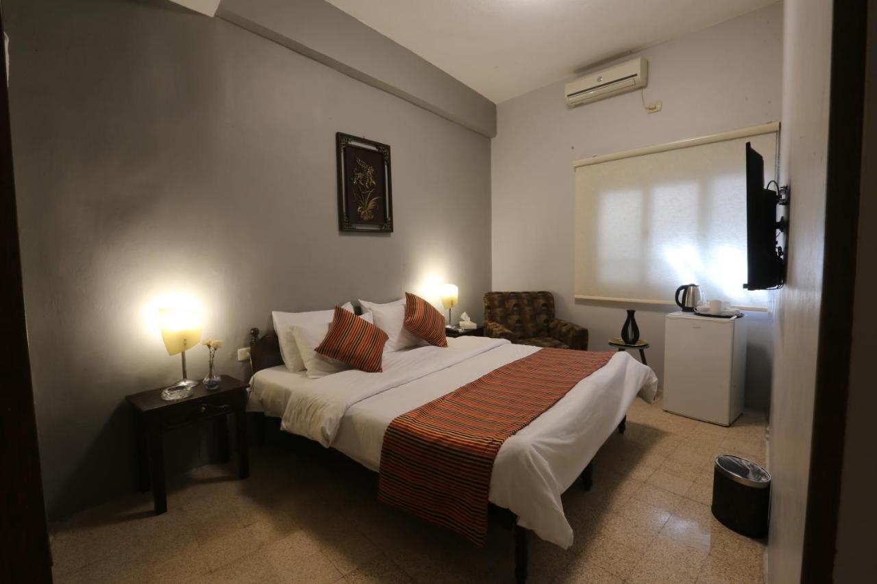 Riviera Hotel Amman Ngoại thất bức ảnh