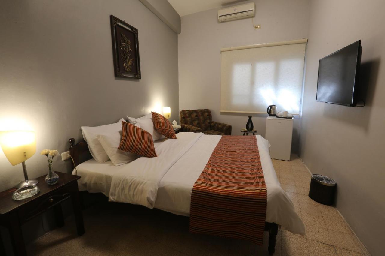 Riviera Hotel Amman Ngoại thất bức ảnh