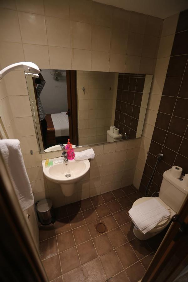 Riviera Hotel Amman Ngoại thất bức ảnh