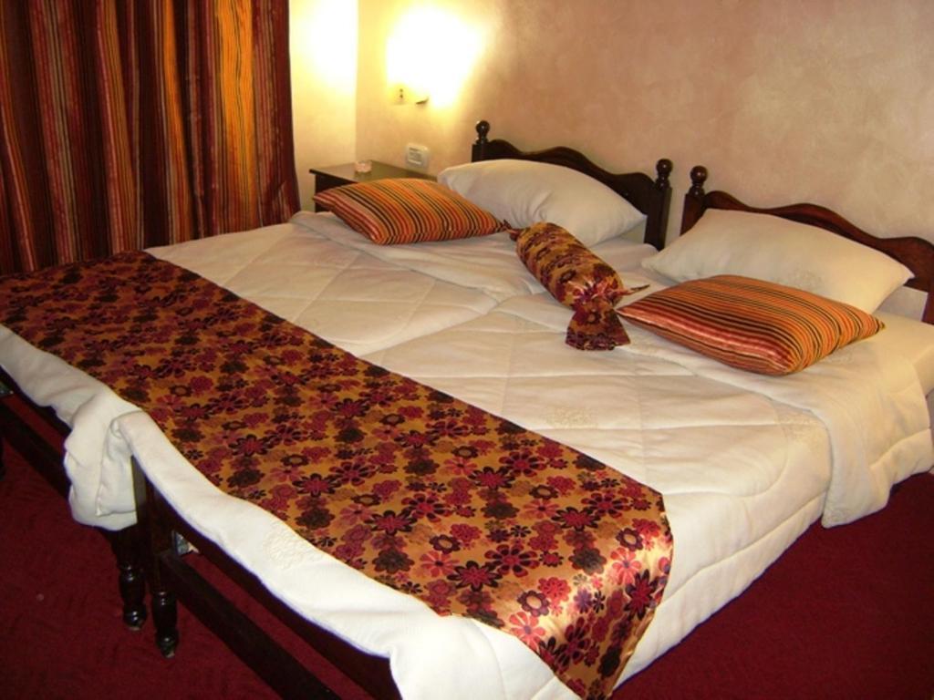 Riviera Hotel Amman Ngoại thất bức ảnh